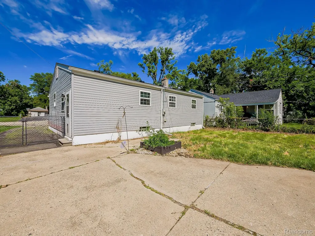 17424 Salem Street Detroit City MI 48219
