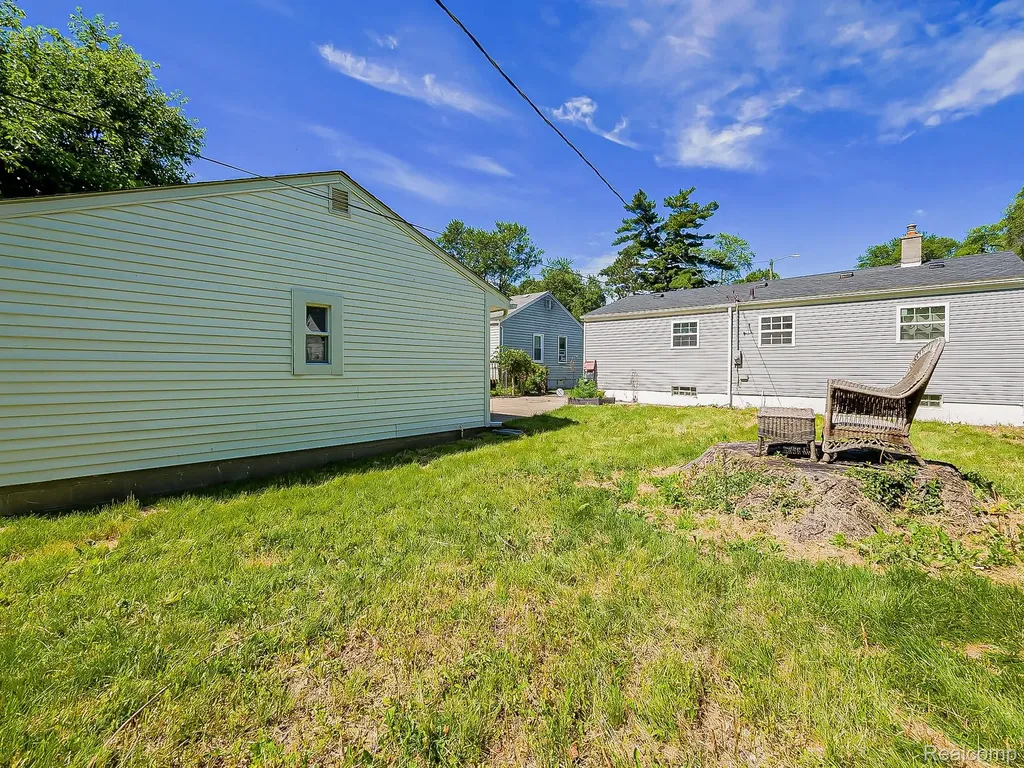 17424 Salem Street Detroit City MI 48219