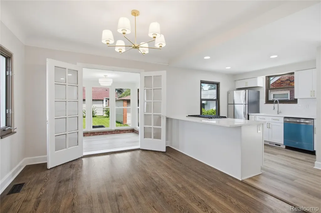 15422 Regina Avenue Allen Park City MI 48101