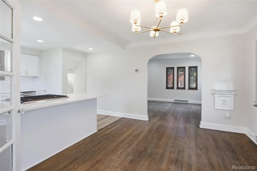 15422 Regina Avenue Allen Park City MI 48101