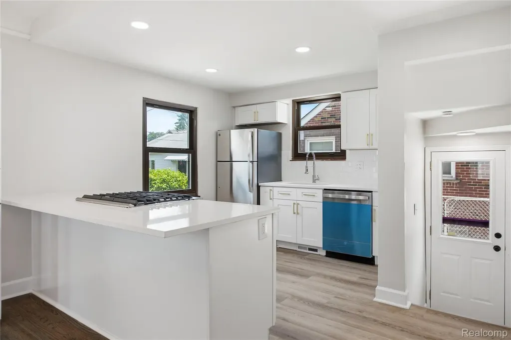 15422 Regina Avenue Allen Park City MI 48101