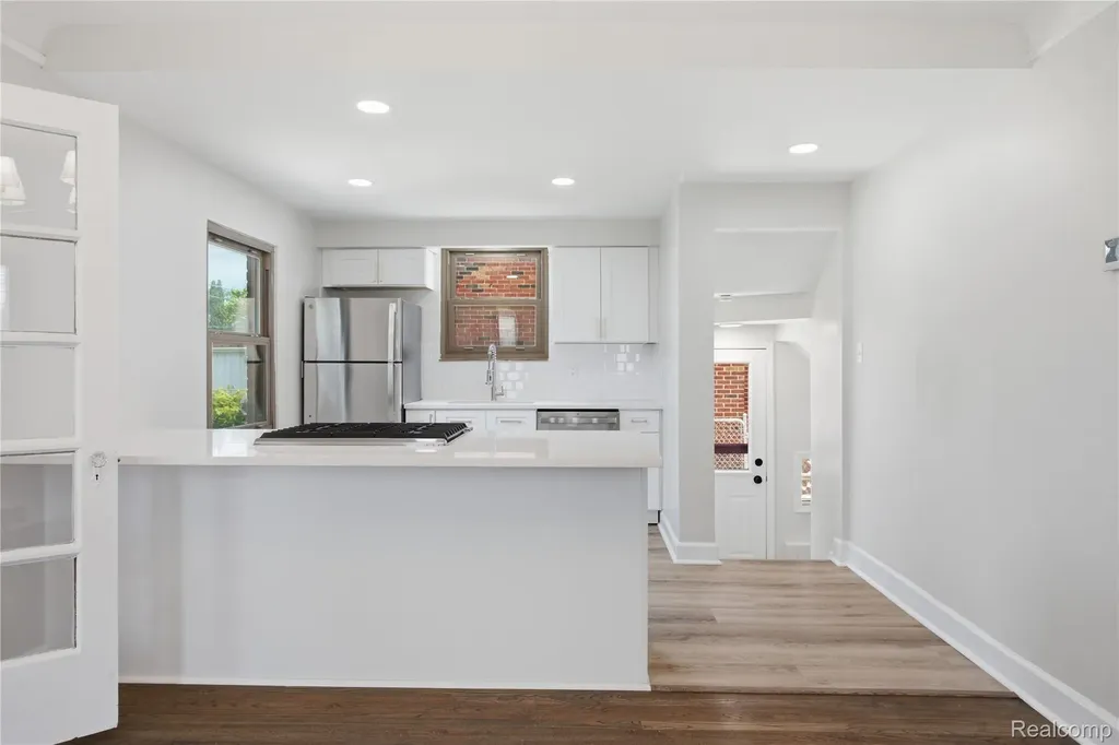 15422 Regina Avenue Allen Park City MI 48101