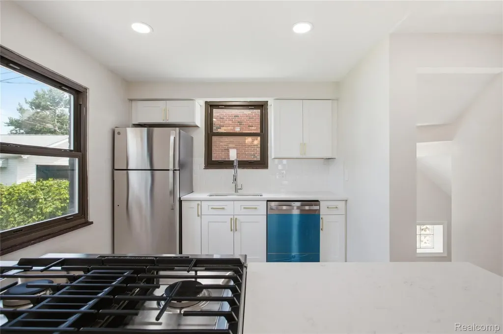 15422 Regina Avenue Allen Park City MI 48101