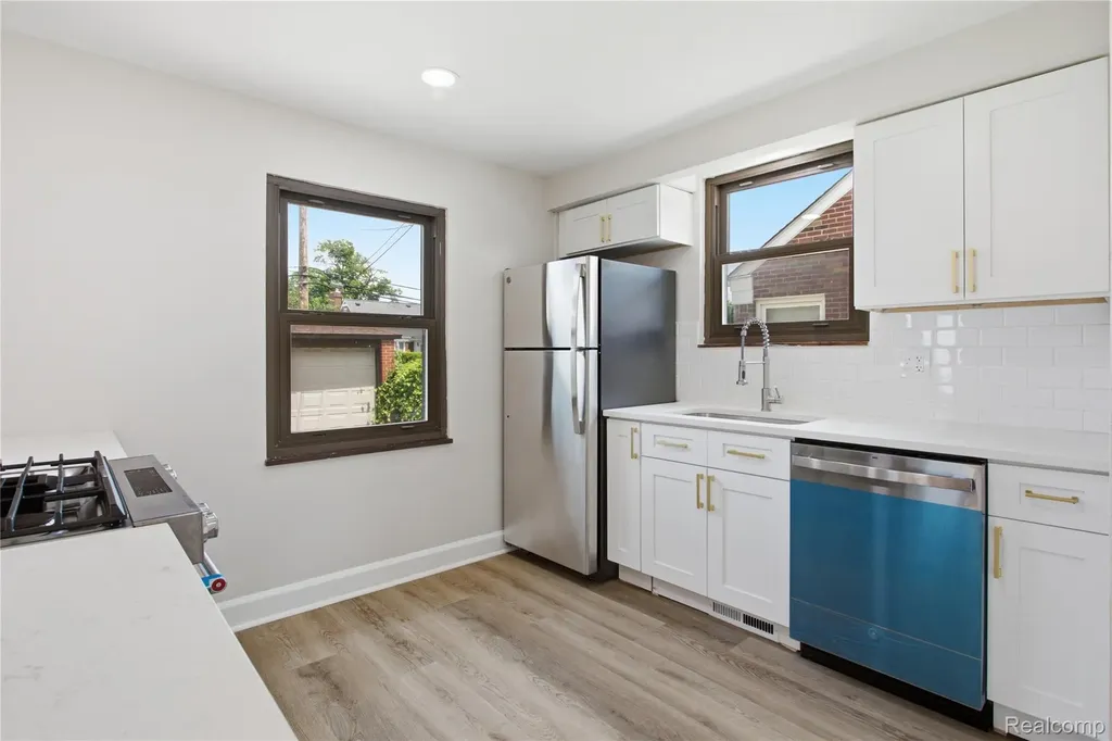 15422 Regina Avenue Allen Park City MI 48101