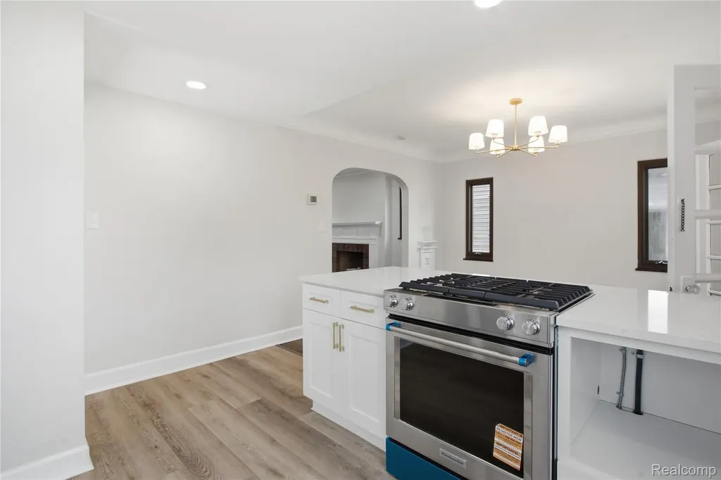 15422 Regina Avenue Allen Park City MI 48101