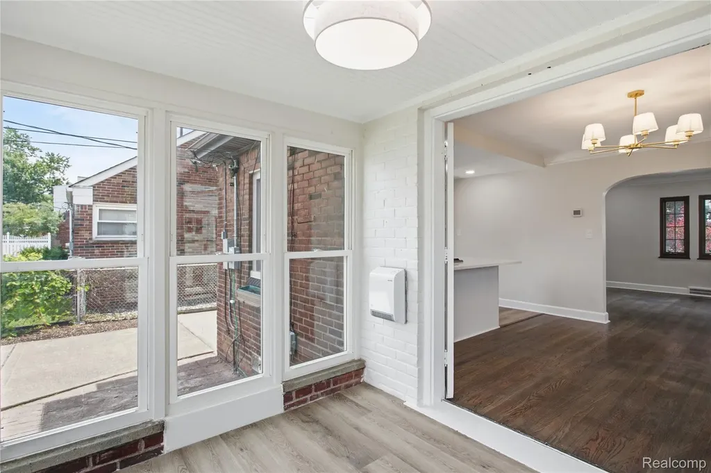 15422 Regina Avenue Allen Park City MI 48101