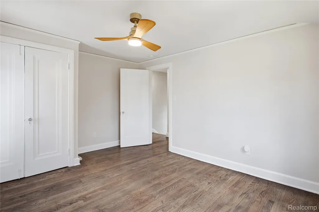 15422 Regina Avenue Allen Park City MI 48101