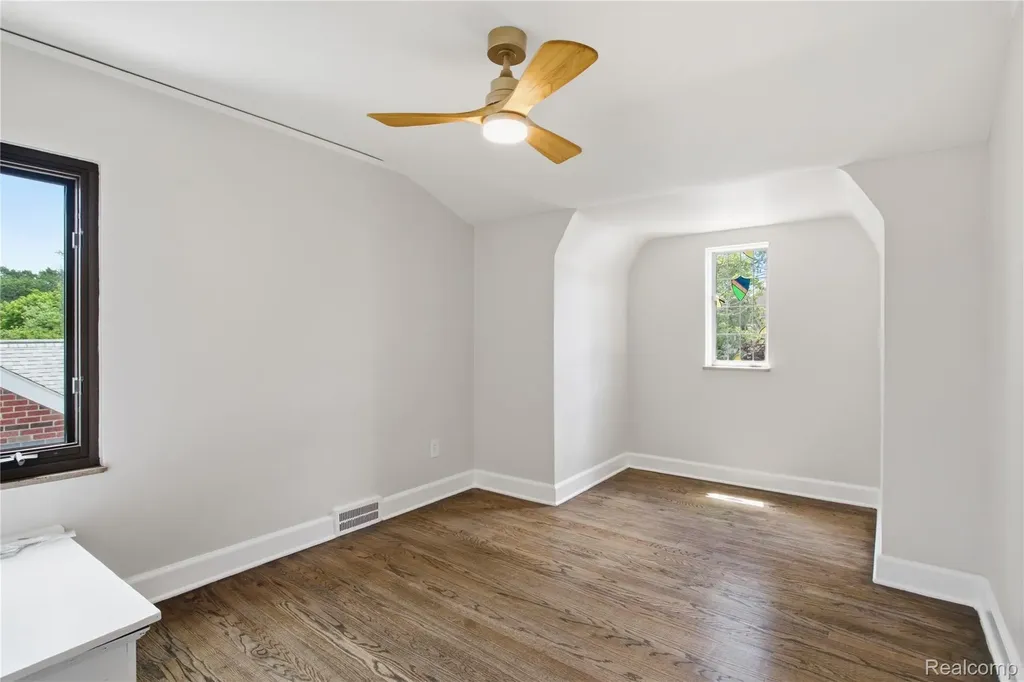 15422 Regina Avenue Allen Park City MI 48101