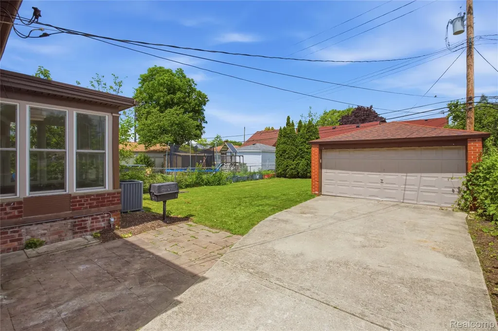 15422 Regina Avenue Allen Park City MI 48101