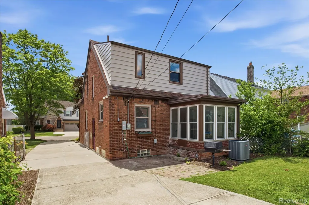 15422 Regina Avenue Allen Park City MI 48101