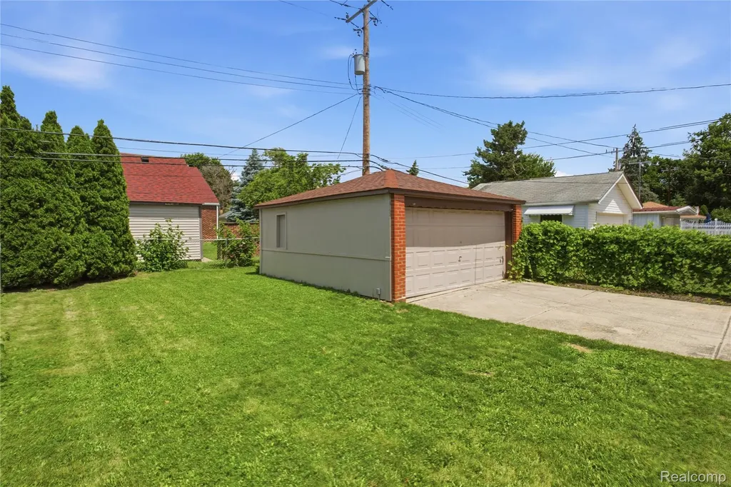 15422 Regina Avenue Allen Park City MI 48101