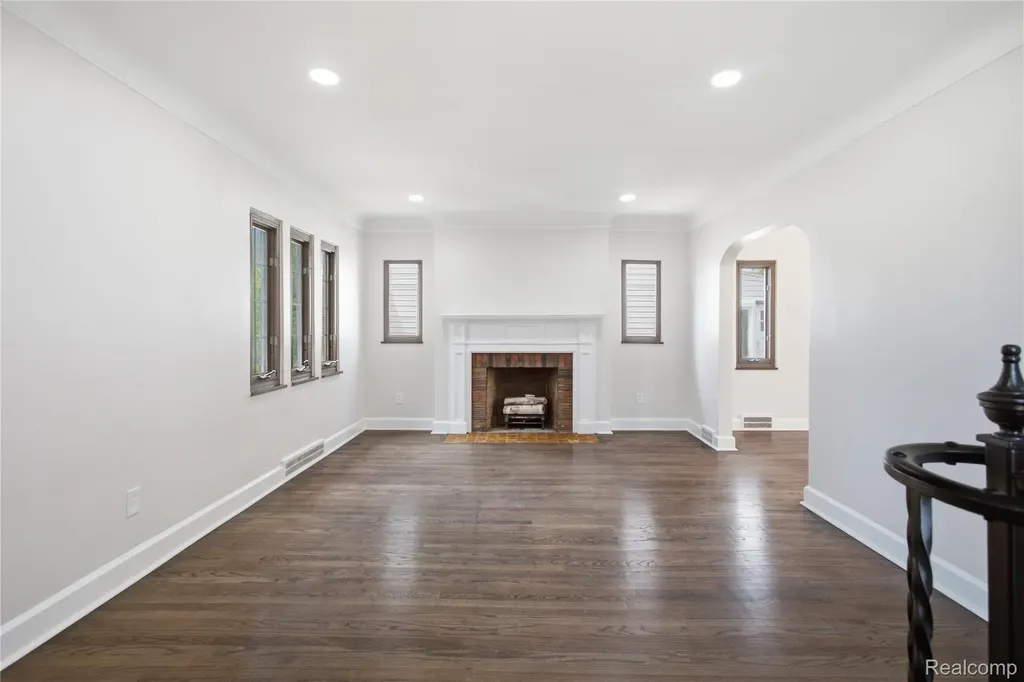 15422 Regina Avenue Allen Park City MI 48101