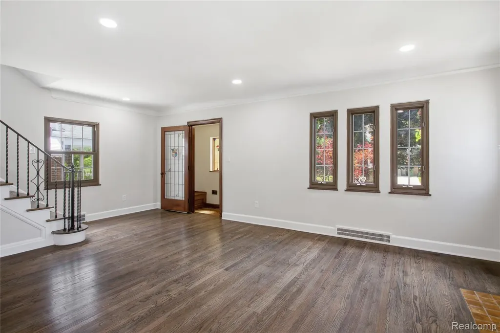 15422 Regina Avenue Allen Park City MI 48101