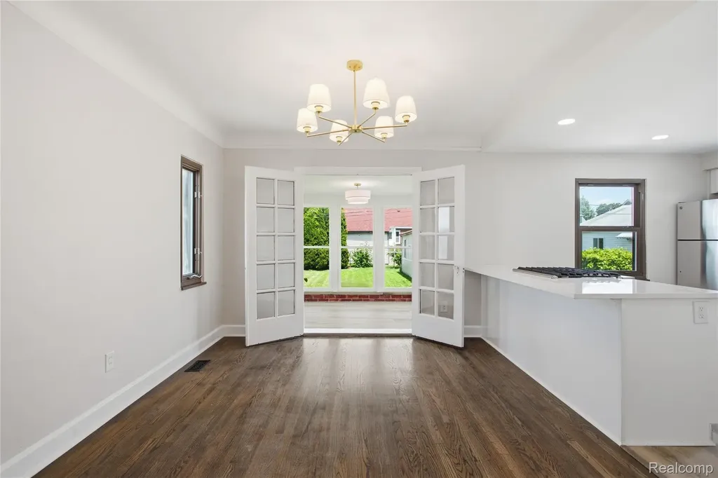 15422 Regina Avenue Allen Park City MI 48101