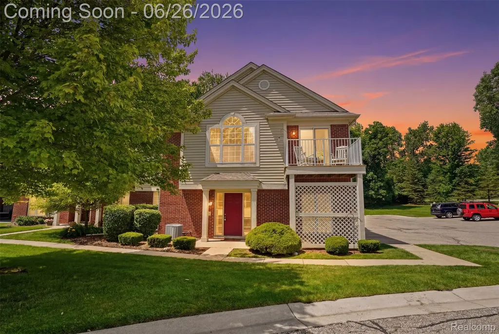 1668 Deepwood Circle Rochester City MI 48307