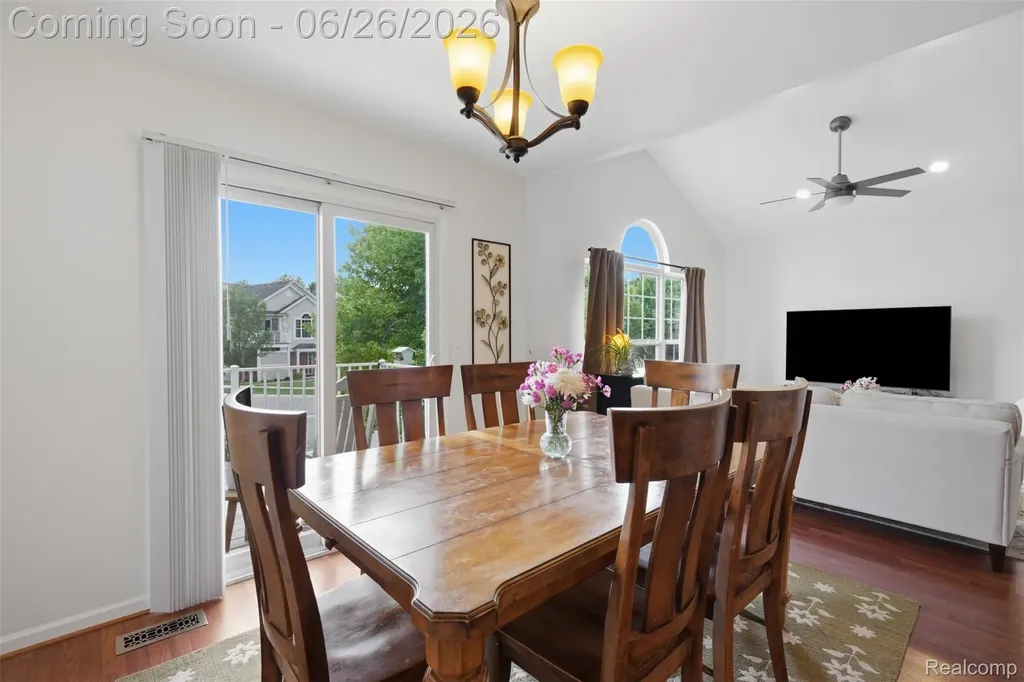 1668 Deepwood Circle Rochester City MI 48307