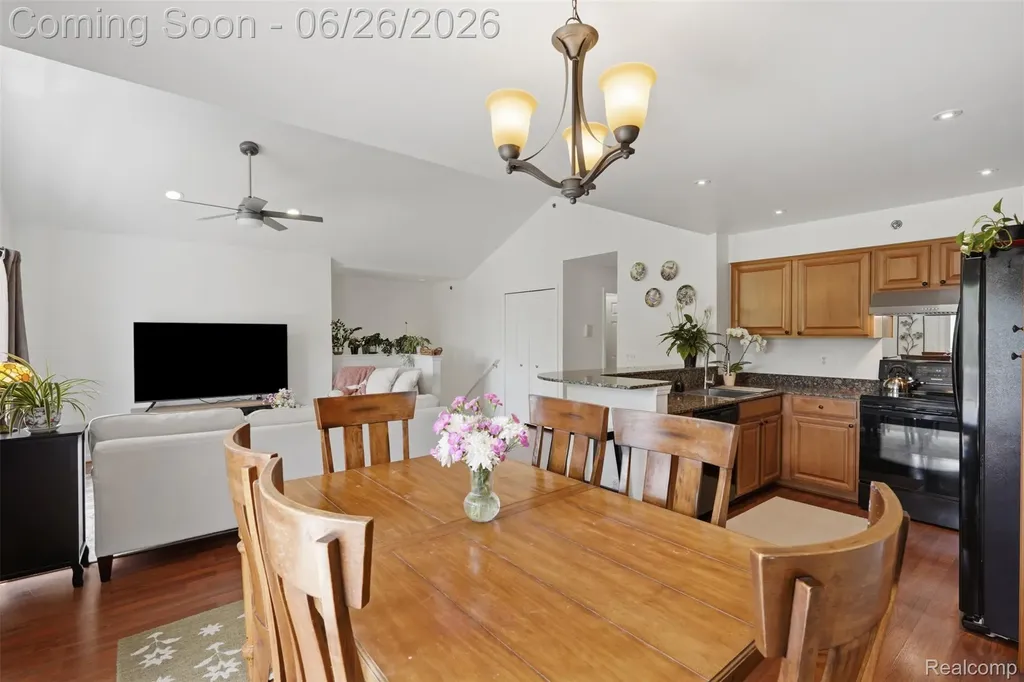 1668 Deepwood Circle Rochester City MI 48307
