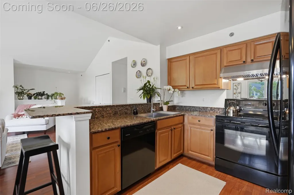 1668 Deepwood Circle Rochester City MI 48307