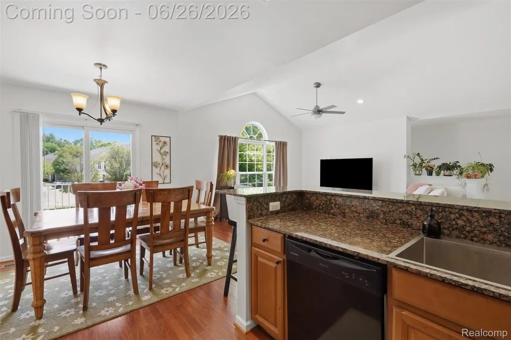 1668 Deepwood Circle Rochester City MI 48307