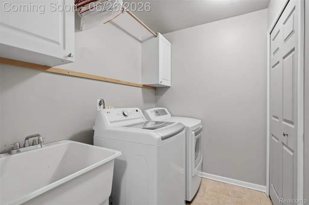 1668 Deepwood Circle Rochester City MI 48307