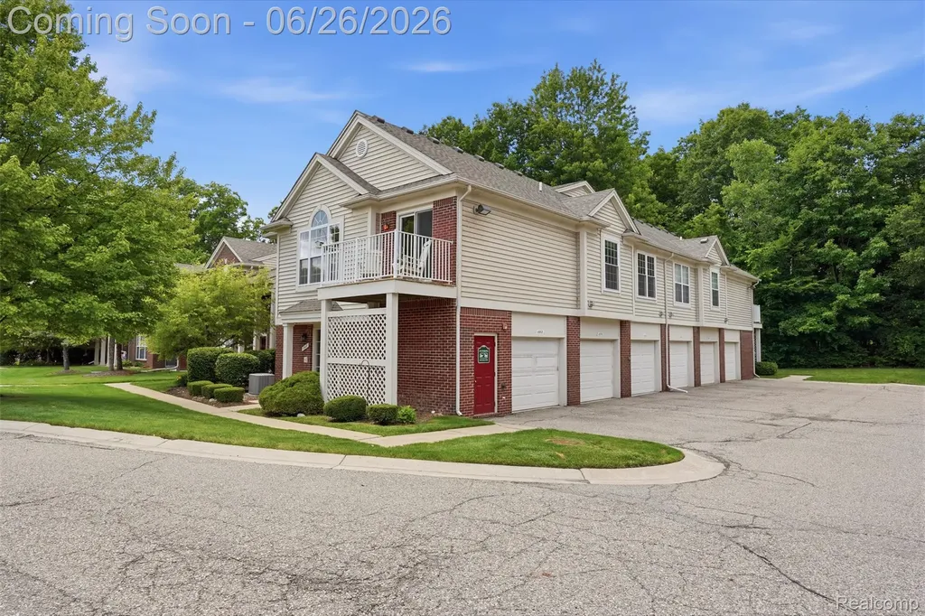 1668 Deepwood Circle Rochester City MI 48307