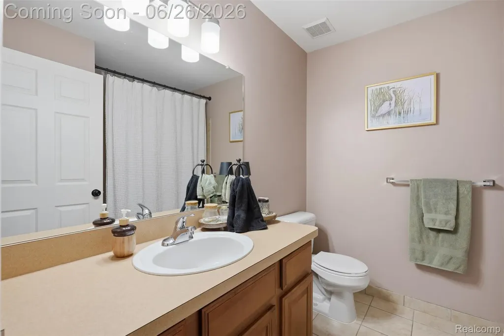 1668 Deepwood Circle Rochester City MI 48307