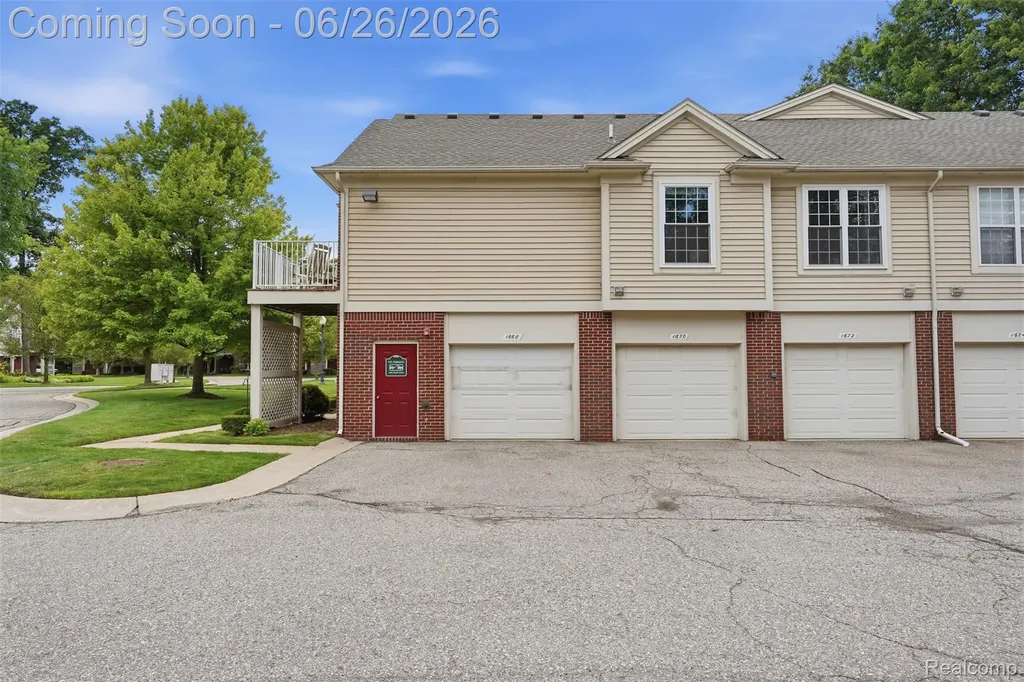 1668 Deepwood Circle Rochester City MI 48307