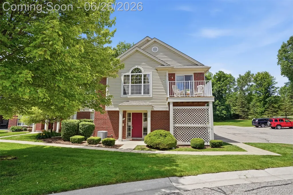 1668 Deepwood Circle Rochester City MI 48307