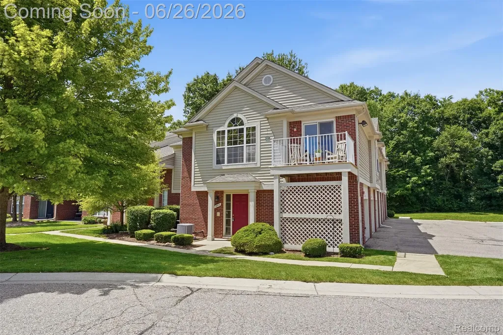 1668 Deepwood Circle Rochester City MI 48307