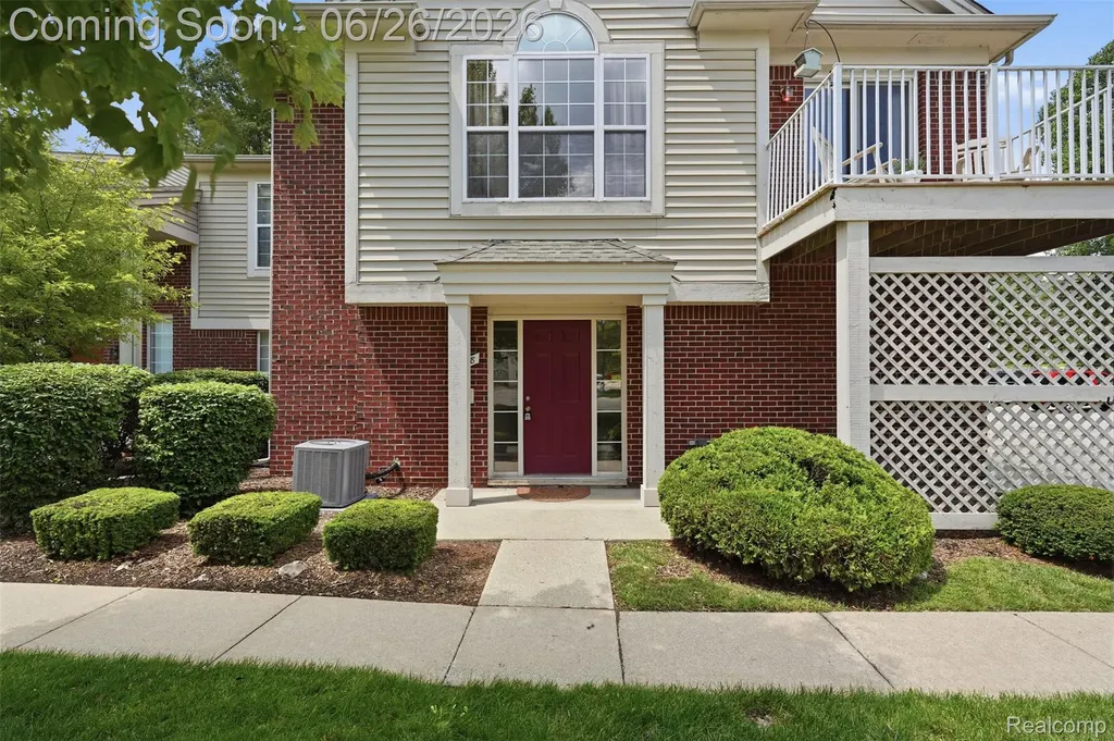 1668 Deepwood Circle Rochester City MI 48307