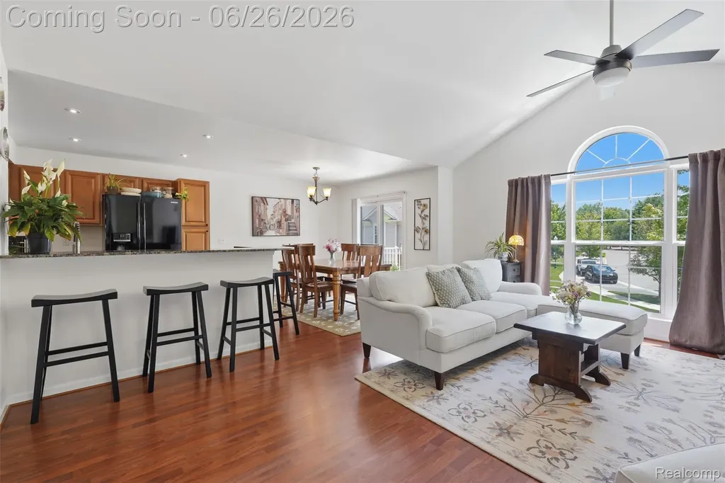 1668 Deepwood Circle Rochester City MI 48307