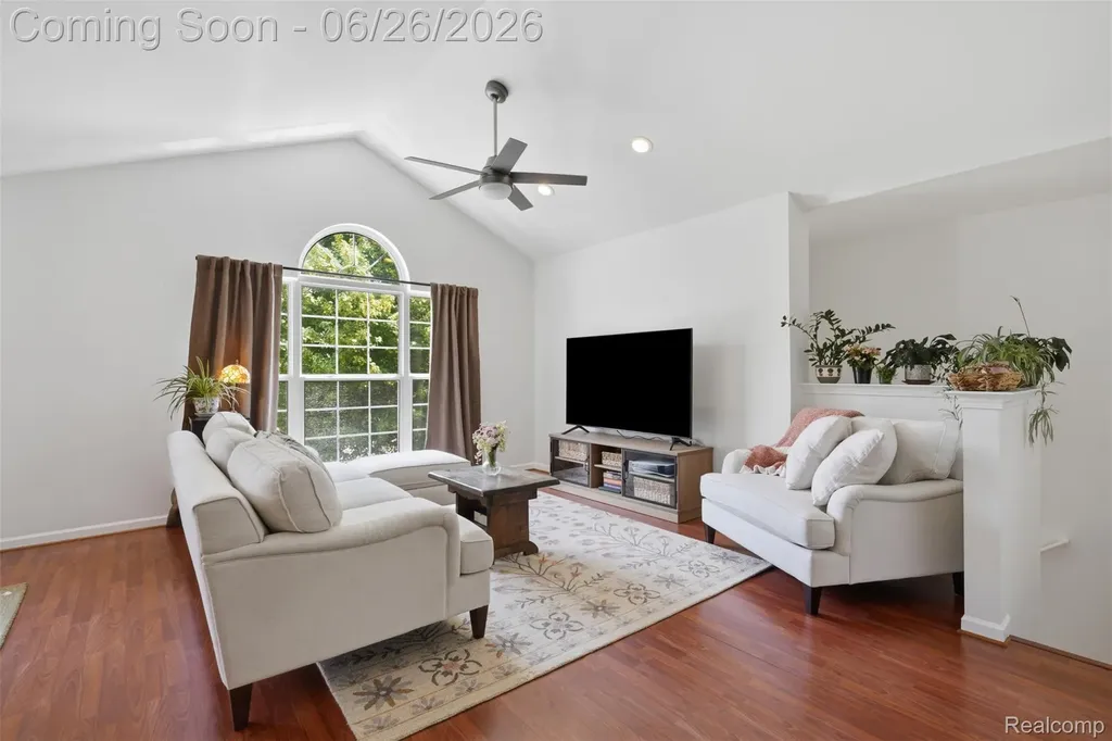 1668 Deepwood Circle Rochester City MI 48307