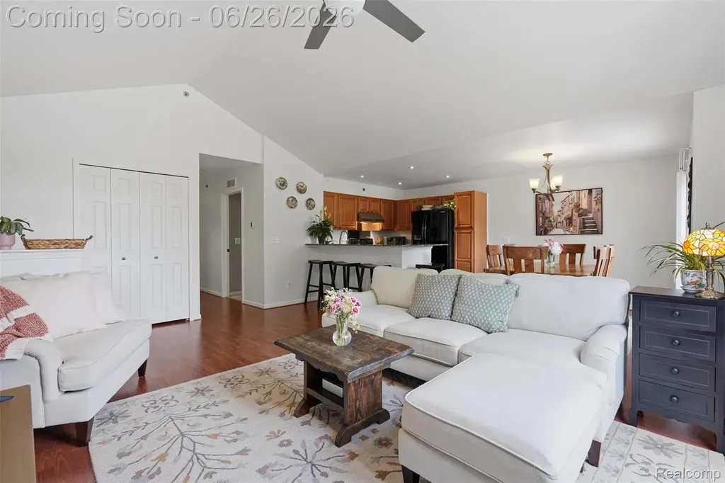 1668 Deepwood Circle Rochester City MI 48307