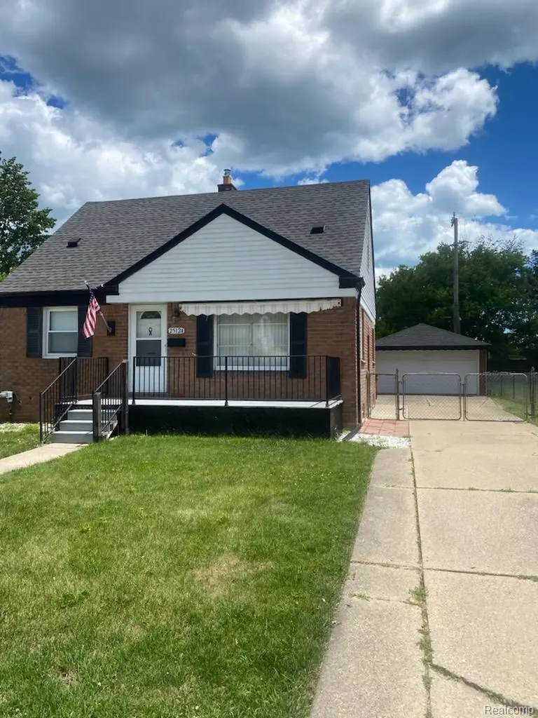 25124 Mackinac Street Roseville City MI 48066