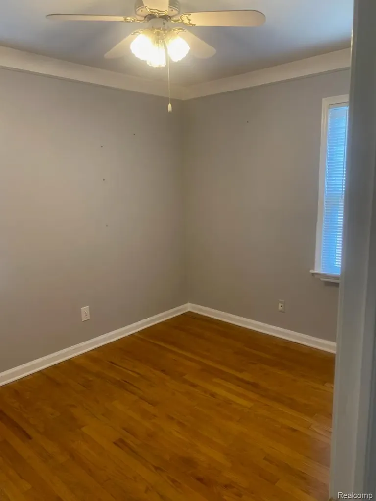 25124 Mackinac Street Roseville City MI 48066