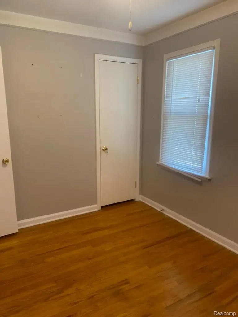 25124 Mackinac Street Roseville City MI 48066