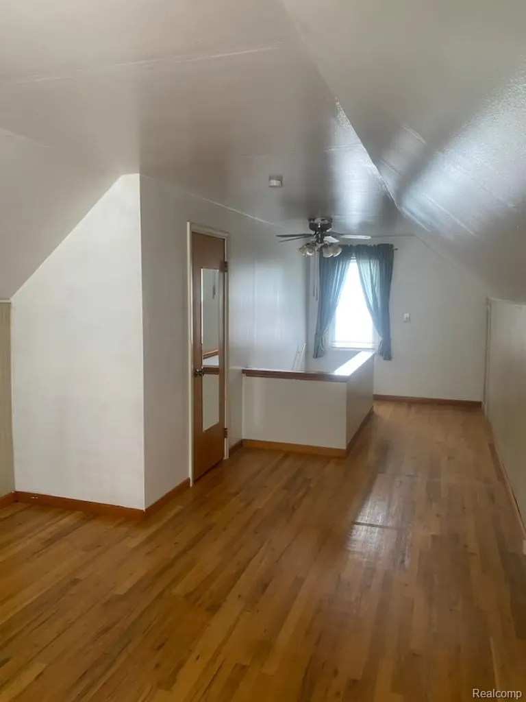 25124 Mackinac Street Roseville City MI 48066