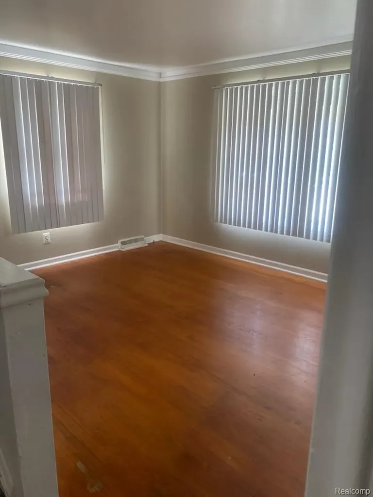 25124 Mackinac Street Roseville City MI 48066