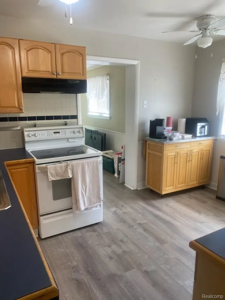 25124 Mackinac Street Roseville City MI 48066