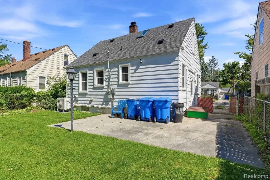 26357 Eton Avenue Dearborn Heights City MI 48125