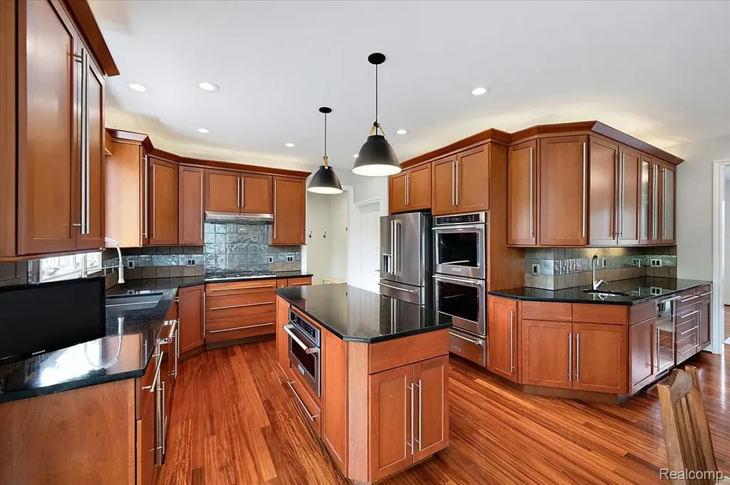 1422 Galena Rochester Hills City MI 48306