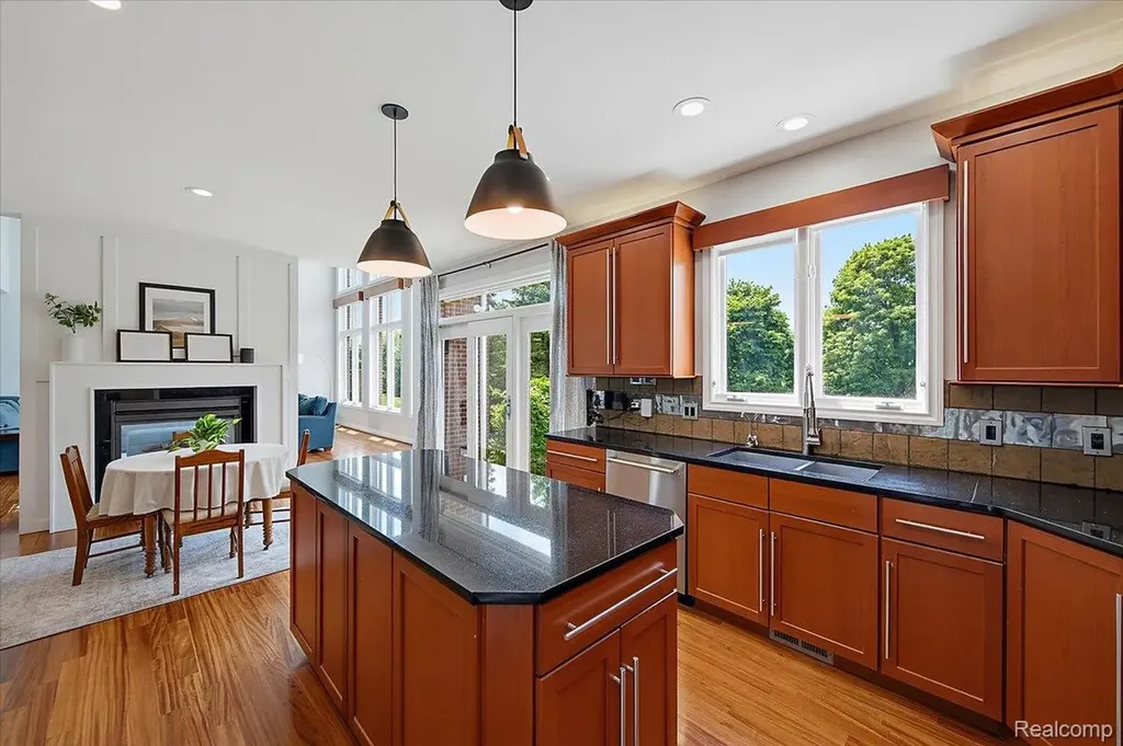 1422 Galena Rochester Hills City MI 48306