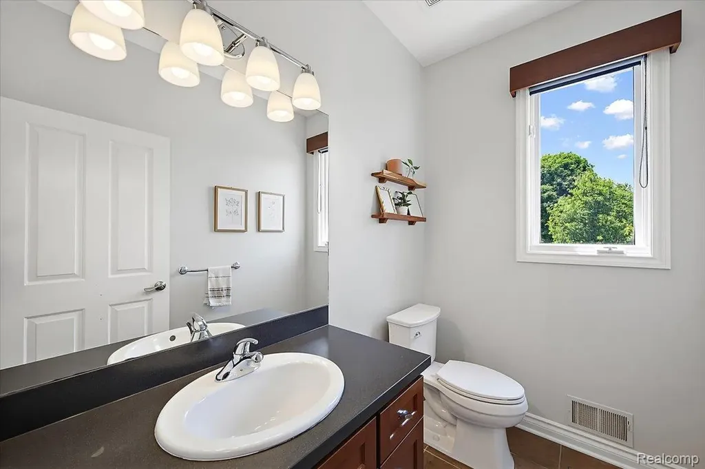 1422 Galena Rochester Hills City MI 48306