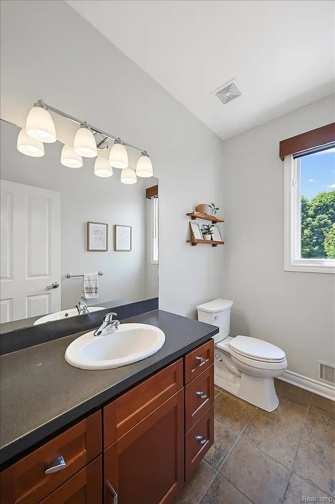1422 Galena Rochester Hills City MI 48306