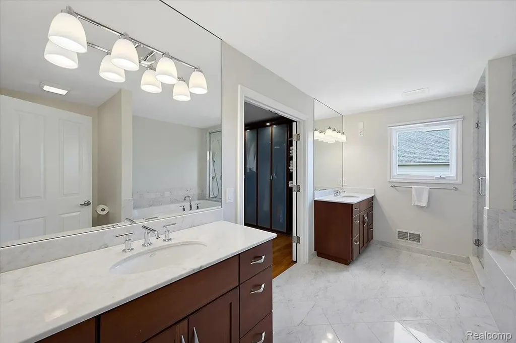 1422 Galena Rochester Hills City MI 48306