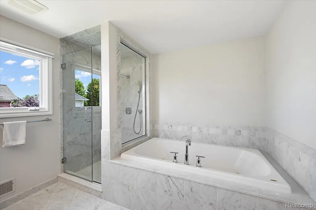 1422 Galena Rochester Hills City MI 48306
