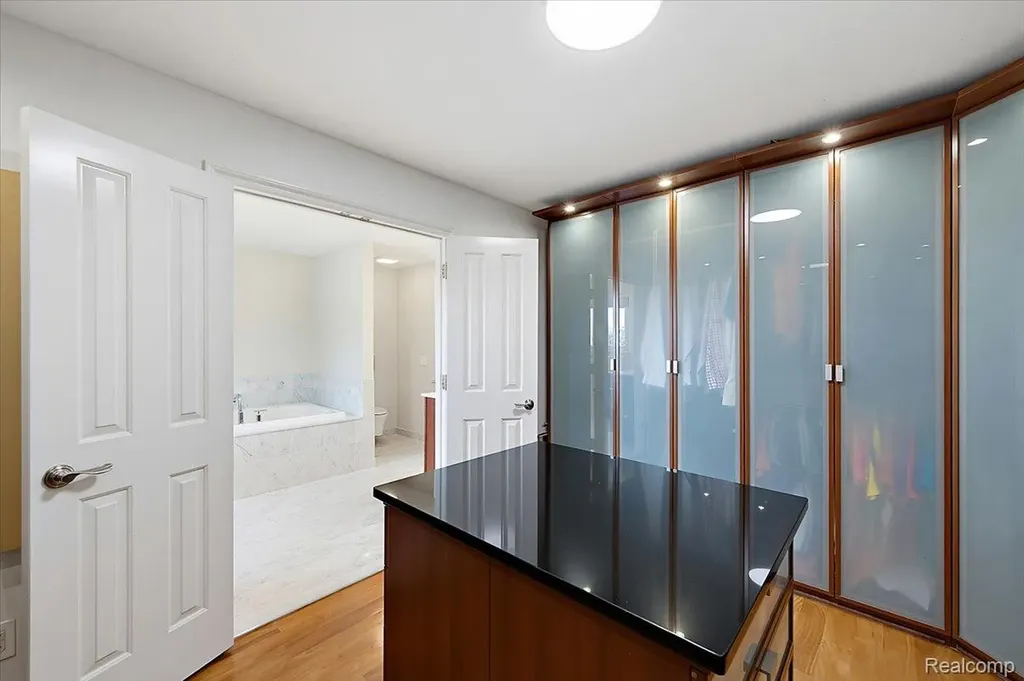 1422 Galena Rochester Hills City MI 48306
