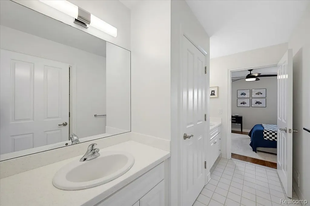 1422 Galena Rochester Hills City MI 48306