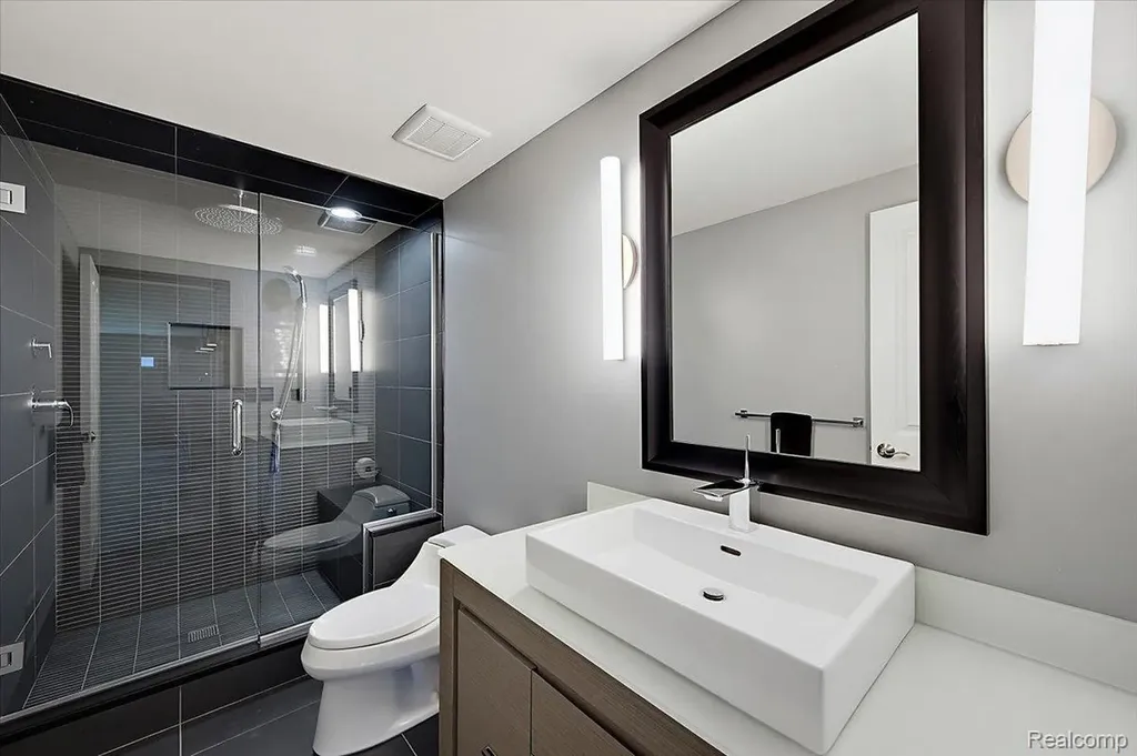 1422 Galena Rochester Hills City MI 48306