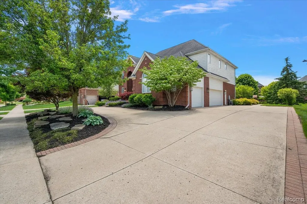 1422 Galena Rochester Hills City MI 48306